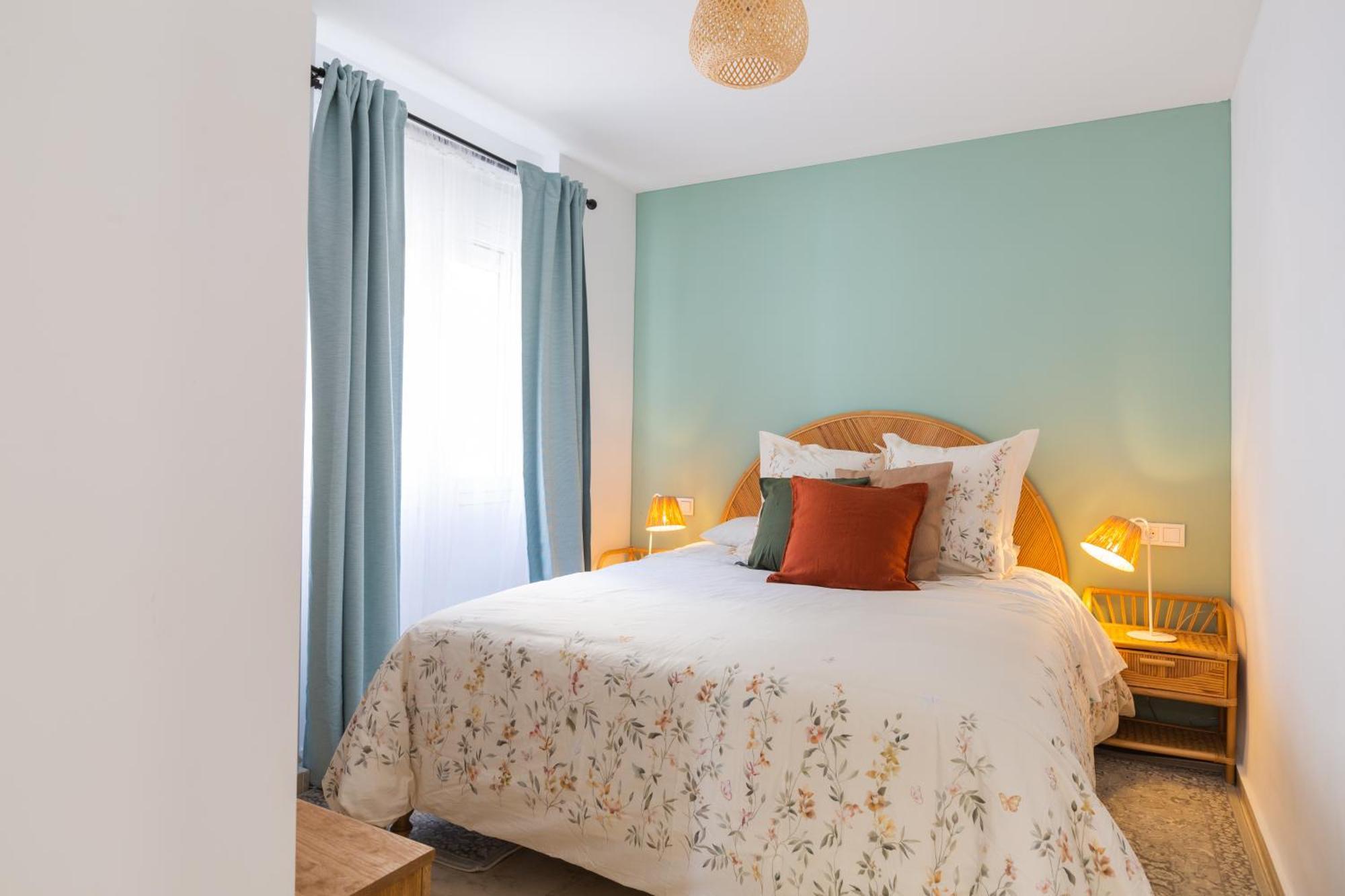 Appartamento Centro Ii: And Bright With Balconies